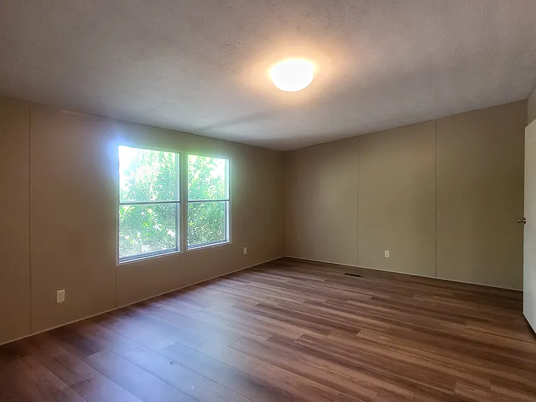 21516 Cherry Hollow Dr — Photo 13