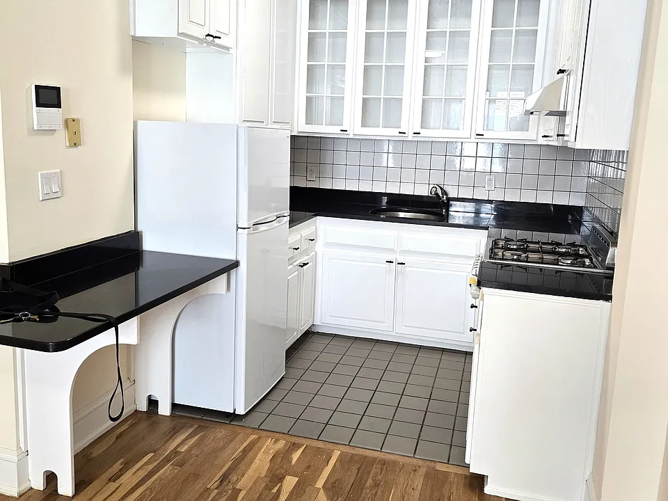 1546 Madison Ave #5