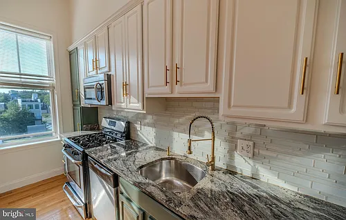 1629 L St NE #305 Photo 1