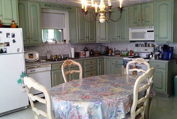 New Eat-in Kitchen