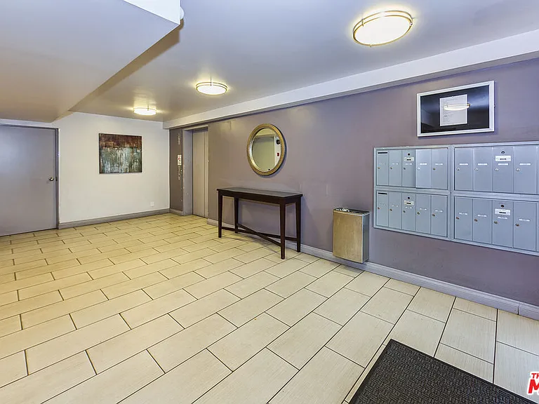 1037 N Vista St #301 — Photo 15