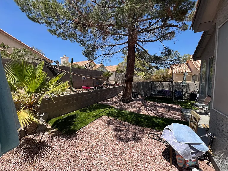 1853 Spangle Dr — Photo 3