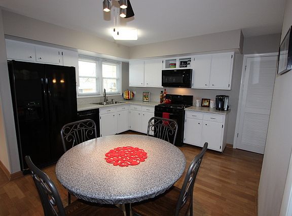4th image of 1372 Blair Ln