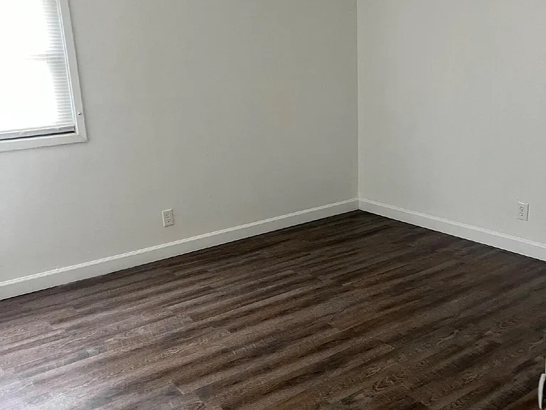 301 W North St #1 — Photo 4