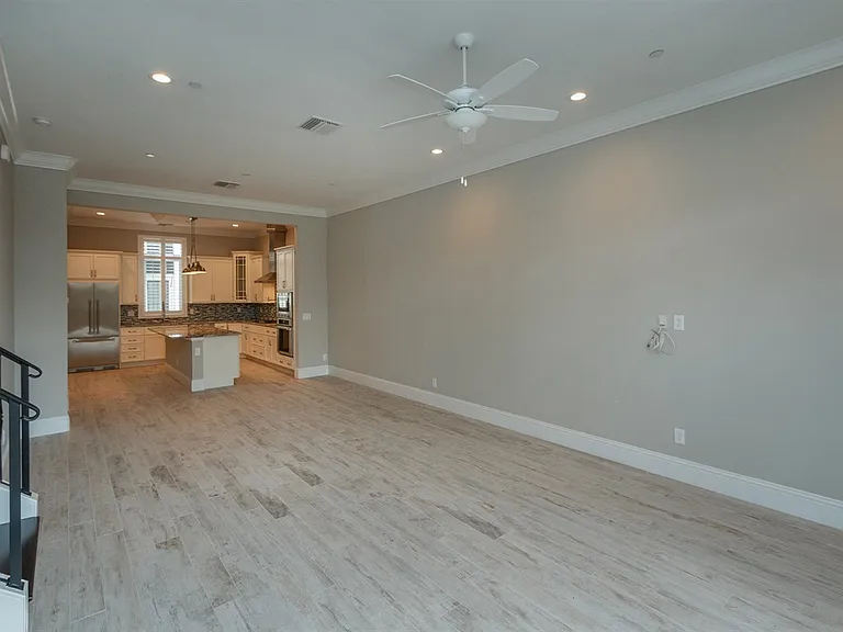 665 E Jackson St — Photo 12