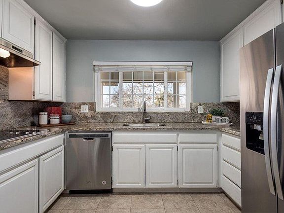 5th image of 3379 Burgundy Dr