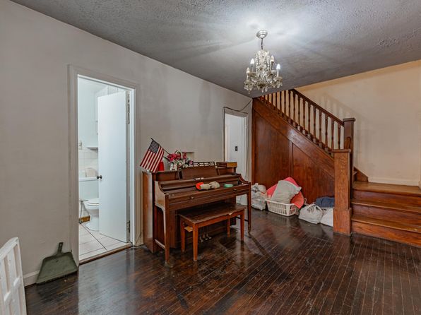 220 N 4th St, Rockport, IN 47635