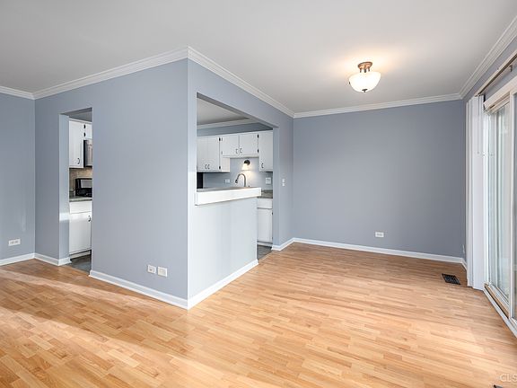 3rd image of 390 Thornhill Ct APT C1