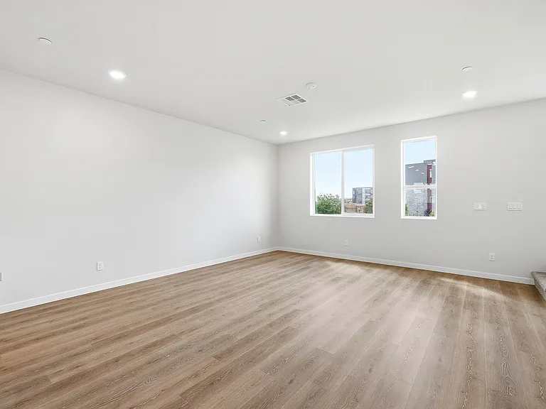 3818 E Commerce Way — Photo 8