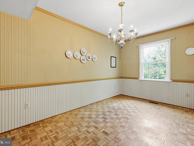 8350 Glastonbury Ct — Photo 8
