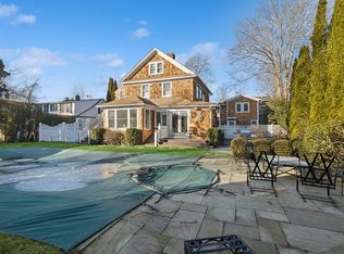 106 Meeting House Ln, Southampton, NY 11968