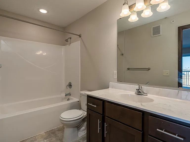 Lakeside Apartments — Photo 10