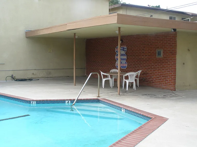 051 - Whittwood Park Apartments — Photo 10