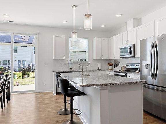 4th image of 152 Roebuck Ln