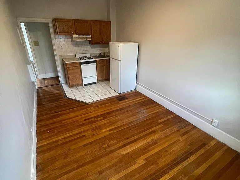183 Beacon St #5R — Photo 2