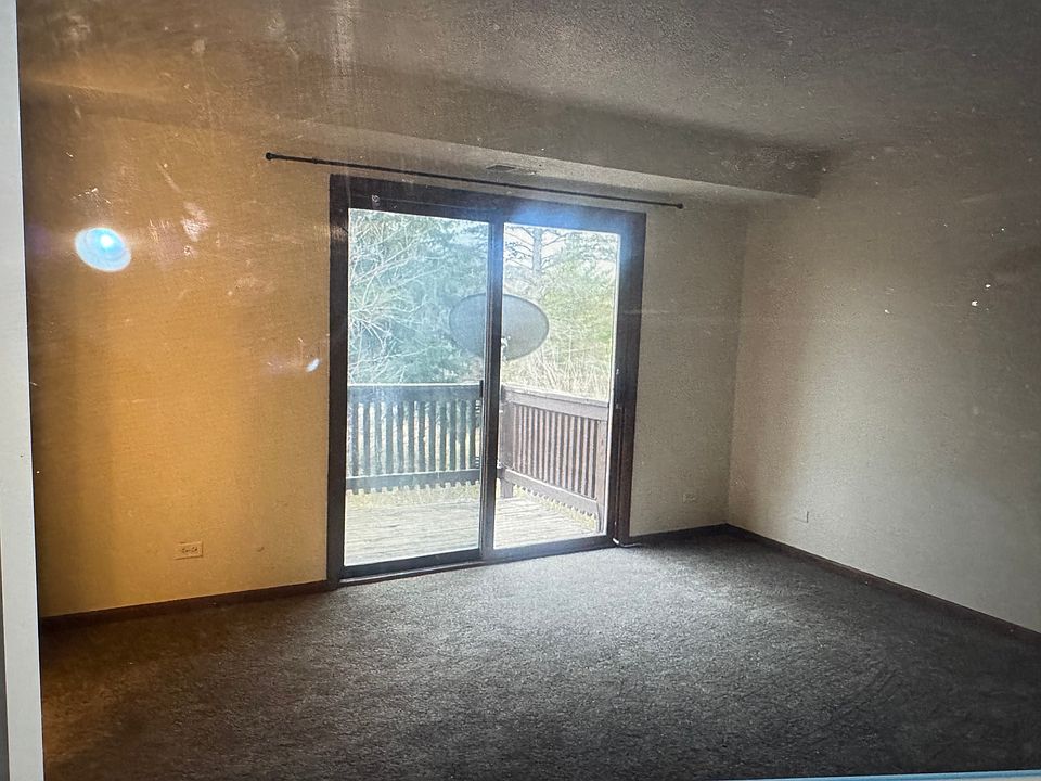 Master Bedroom
(New carpet will be installed)