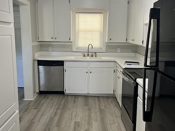 4th image of 401 Highland St