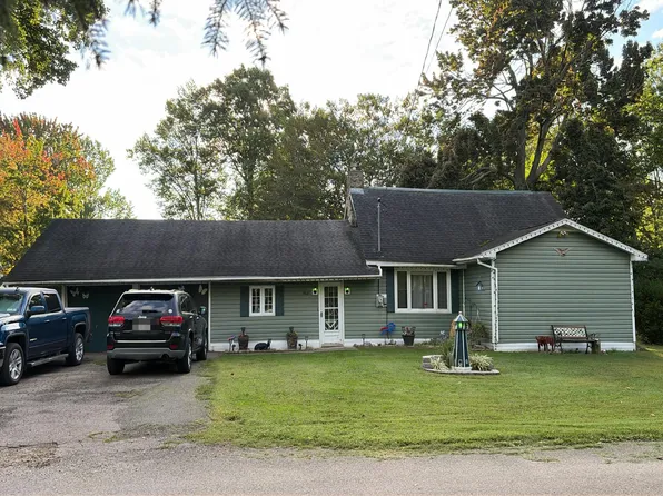 9621 Quebec St, Angola, NY 14006