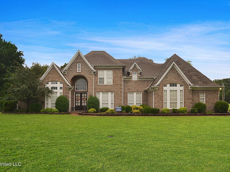 1st image of 3240 Woodland Trce W