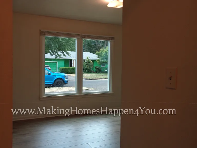 1945 23rd St NE — Photo 32