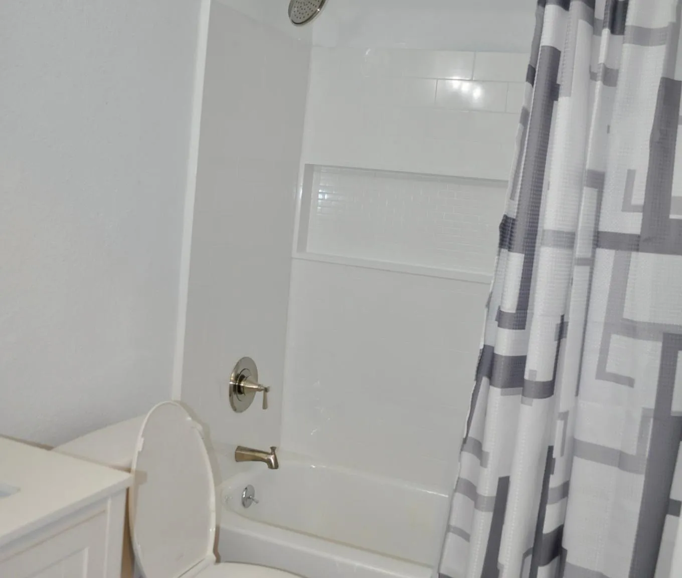 2 bed, 674 sqft, $2,300 — Photo 1