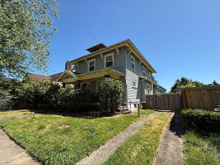 4412 N Maryland Ave — Photo 2