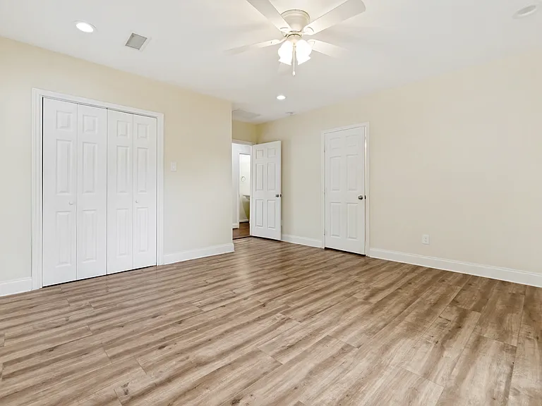 615 S Montclair Ave — Photo 16