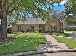 7706 Sand Prairie Dr, Houston, TX 77095