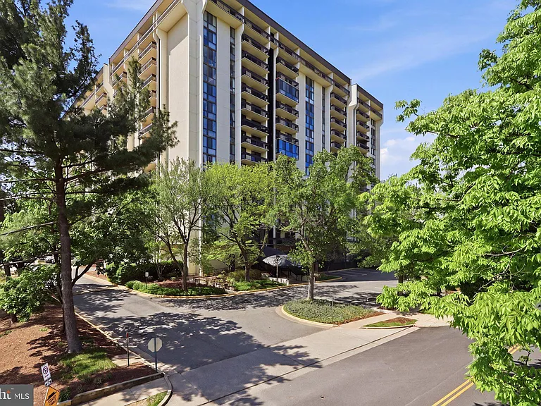 5300 Holmes Run Pkwy #607 — Photo 1