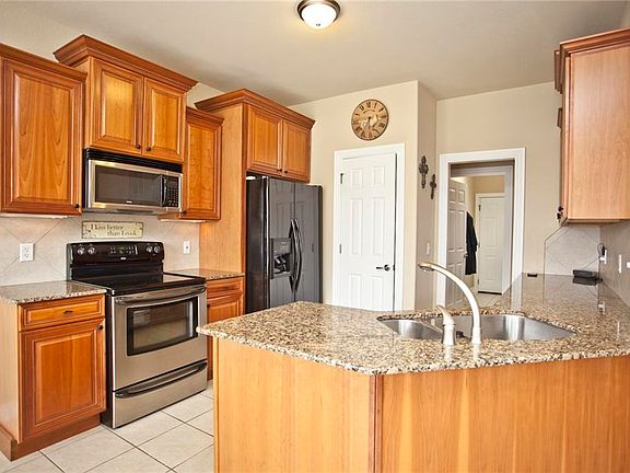 2nd image of 204 W Hayden Blvd