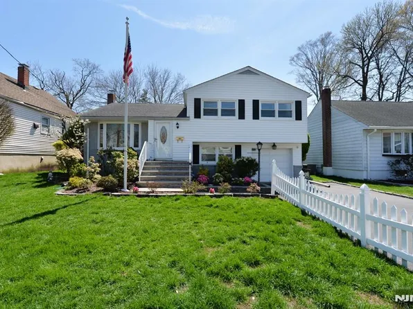 270 Bradley Ave, Bergenfield, NJ 07621