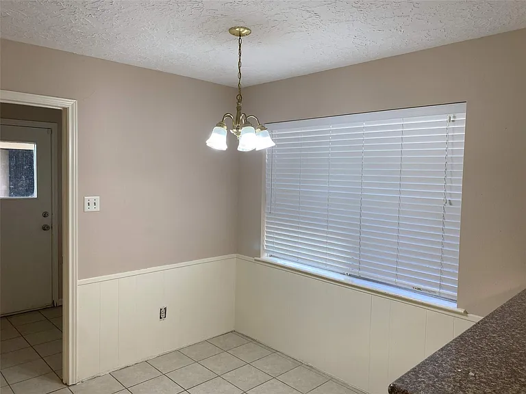 3219 Ashmont Ln — Photo 3