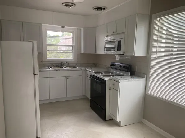 806 Elm St, Traer, IA 50675