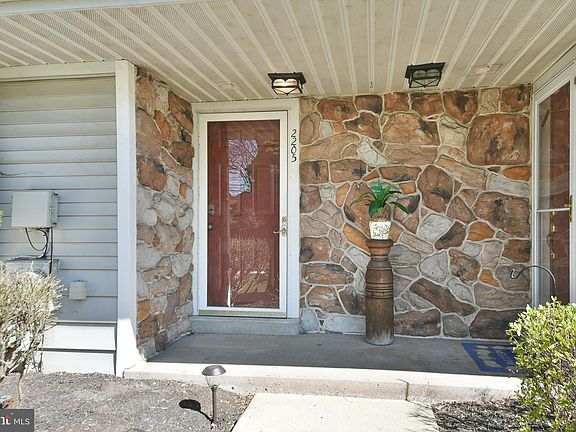 3rd image of 2205 Ash Grove Rd