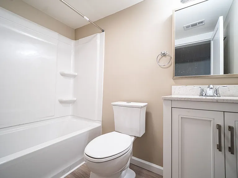 405 N Main St #4 — Photo 15