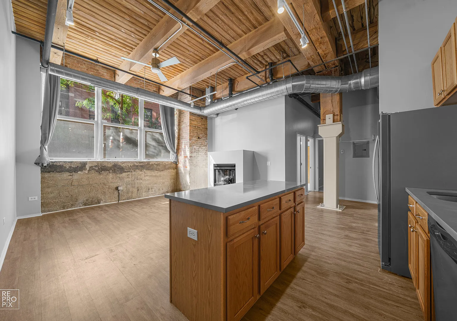 2 bed, 1000 sqft, $2,600 — Photo 4