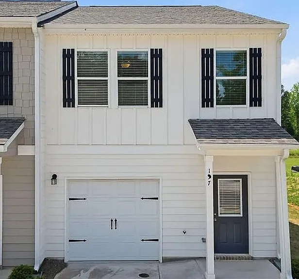 137 Village Green Dr — Photo 1