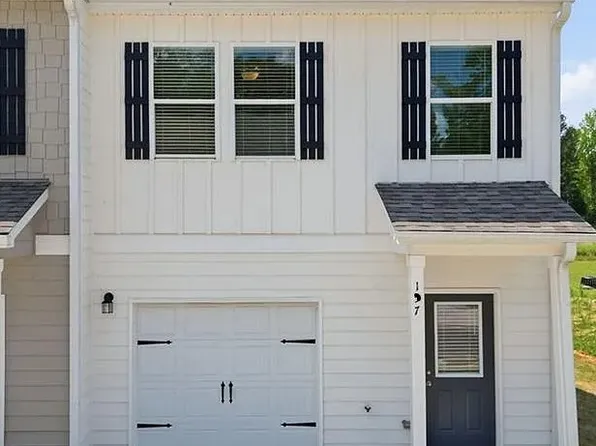 137 Village Green Dr, Adairsville, GA