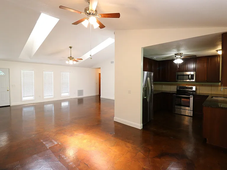 4225 Oak Ln — Photo 4