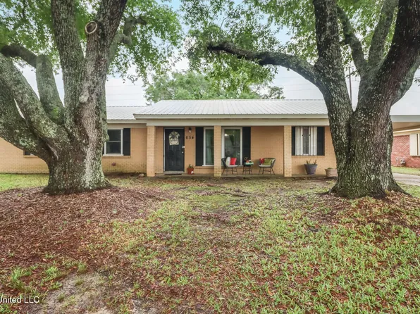 654 Meadow Dr, Diberville, MS 39540