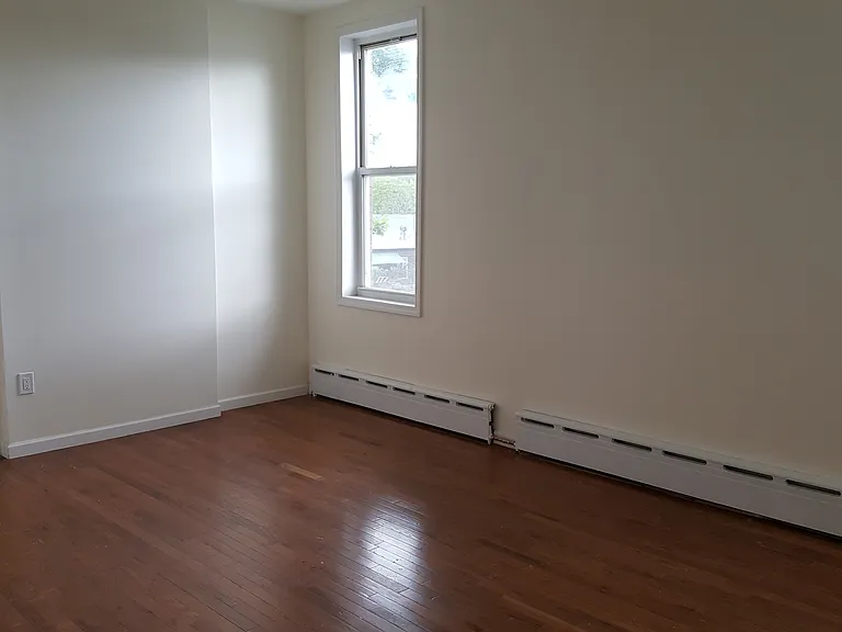 1499 E 15th St #3 — Photo 16