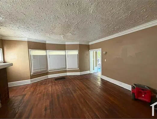4 bed, $1,400 — Photo 3