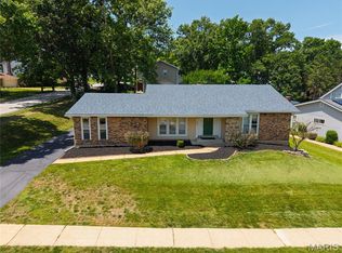 607 Garden Leaf Ct, Ballwin, MO 63011