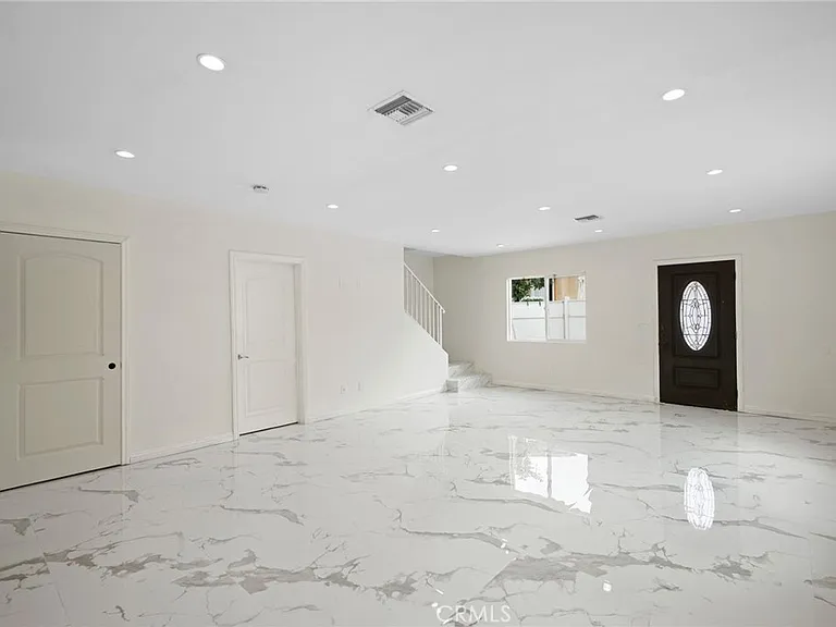 532 W Harvard St — Photo 6