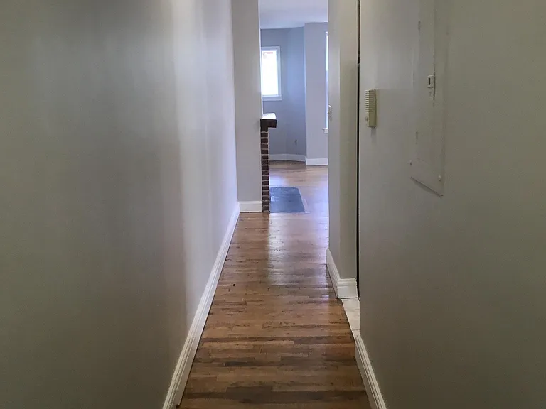1601 Wallace St #4 — Photo 3