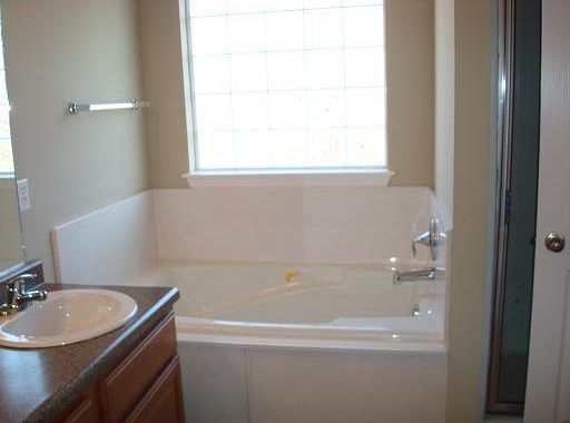 5th image of 2206 SW Huntwick Ave