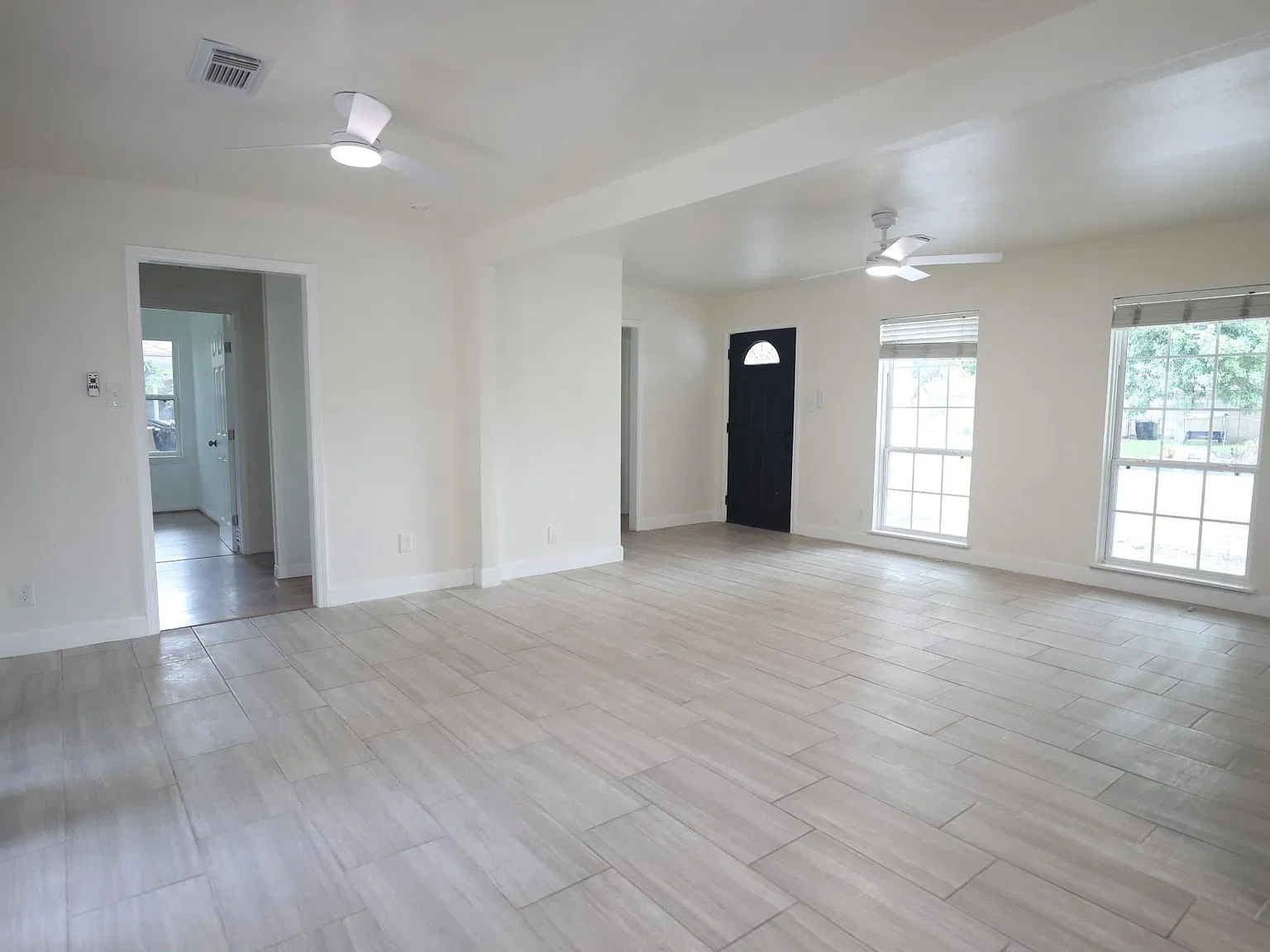 4 bed, 2.5 bath, 1414 sqft, $1,825 — Photo 3