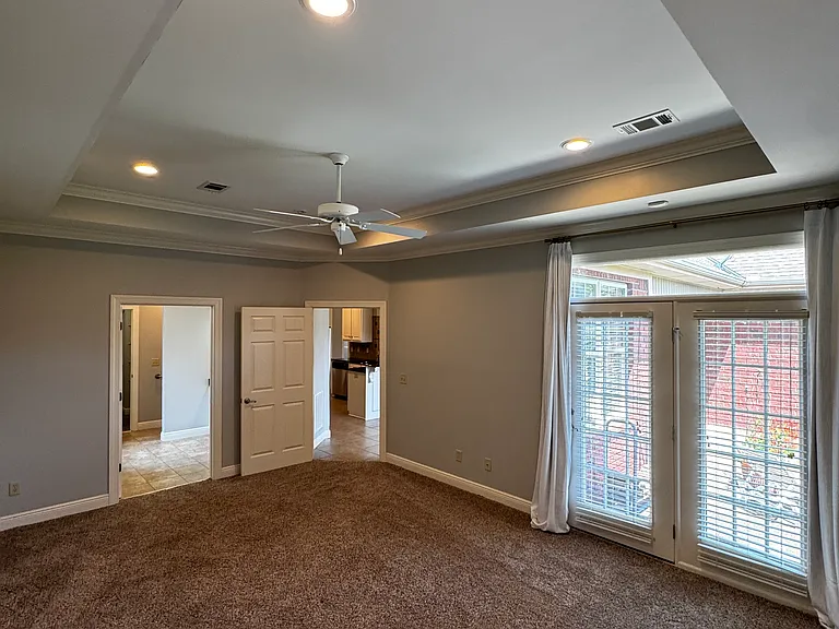 717 Greenbriar Dr — Photo 10