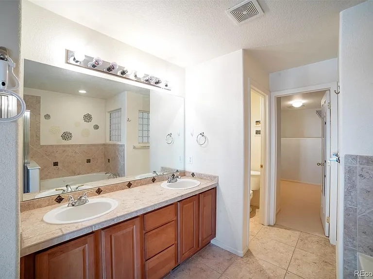 9816 E Carolina Pl — Photo 12