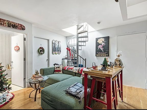 3rd image of 292 Stanhope St #5C